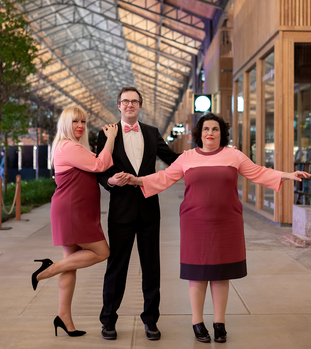 Michèle, Gheorgia and Manuel posing in Tour and Taxi wearing their show costumes