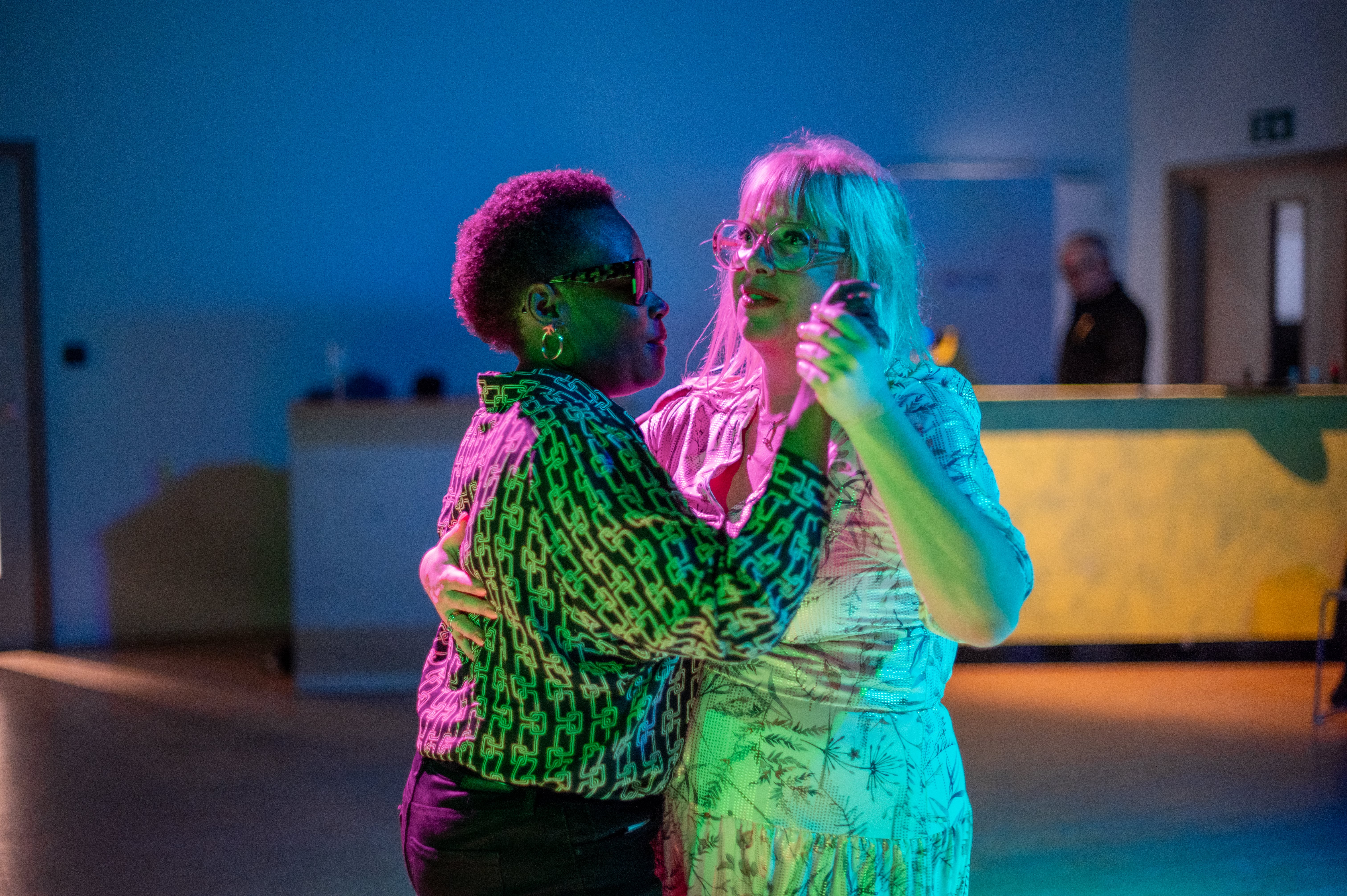 Michèle en Manuel bespreken samen met Nadine het gevoel dat de dansbordjes geven en hun interpretatie ervan